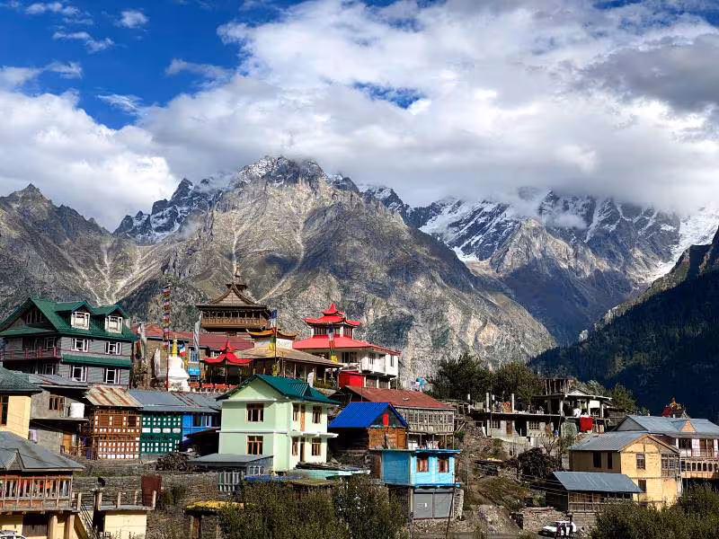 Roghi village and mountain road around Kalpa